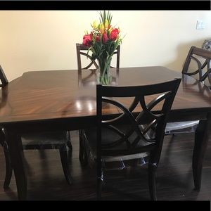 Dining room set with four chairs